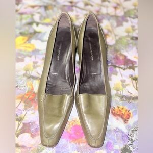 St. John Sport Leather Pumps Heels Olive Green Gold Studded 🌵 9